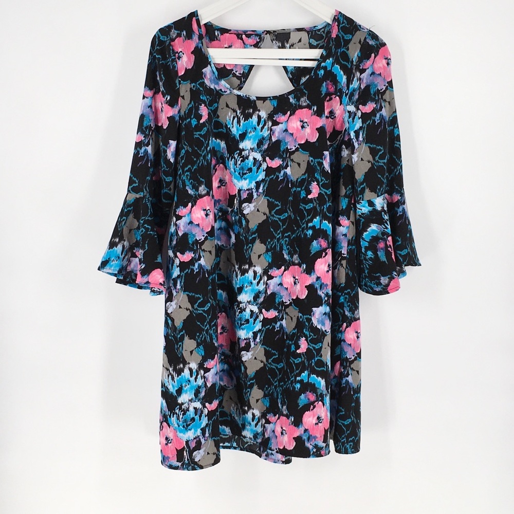 Just Fab Floral Bell Sleeve Keyhole … - Picture 1 of 8